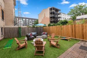Chic Luxe mins NYC MetLife With Private Backyard