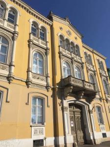 V10 Luxury Downtown Apartman