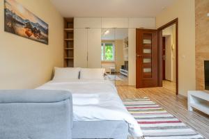 Spodek Cozy Studio by BookingHost