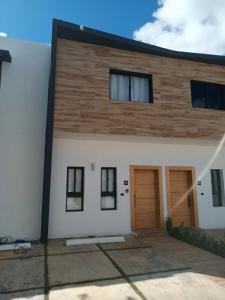 New villa, private pool & jacuzzi near beaches