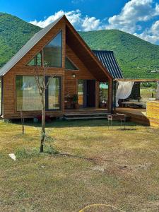Cottage shishiara