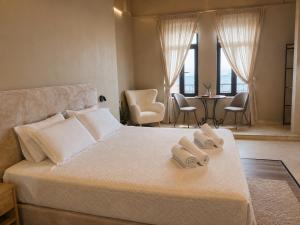 ENDLESS BLUE SUITEs 8