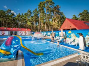 Two-story holiday home right on the beach, pool