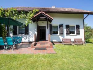 Holiday villa with a private garden in Lubiatów