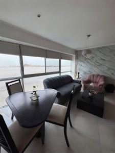Departamento vista al rio con piscina, jacuzzi y gym