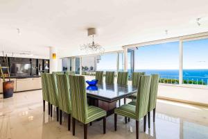 Elegant multi-level penthouse with rooftop Jacuzzi, bay views, pool & game room