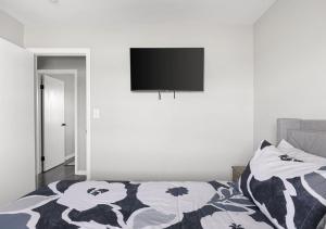Modern Luxe 3BR,2-Car Garage 5 Min to IND Airport