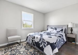 Modern Luxe 3BR,2-Car Garage 5 Min to IND Airport