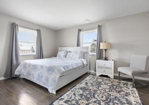 Modern Luxe 3BR,2-Car Garage 5 Min to IND Airport