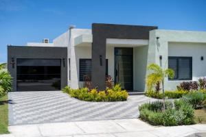 Sea La Vie 2BR Gated Pool Walk to the Beach