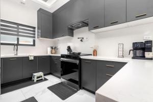 Sea La Vie 2BR Gated Pool Walk to the Beach