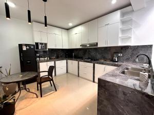 Casa con piscina temperada y Aire Acondicionado en zona exclusiva