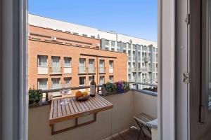 Basilica Art Escape w 2BR Balcony & City Views