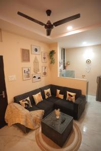 Urban Stay Fully Furnished and Equipped 1BHK Apart