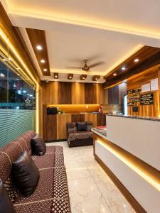 ARIVOO - Hotel Royal Aanandam