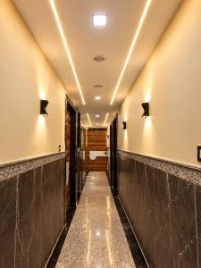 ARIVOO - Hotel Royal Aanandam