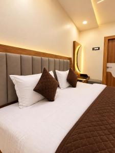 ARIVOO - Hotel Royal Aanandam