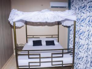 Shikara apartments 3bedroom ,Mahesh Doshi road