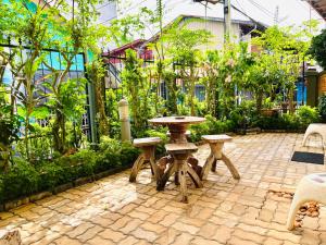 Room and the city trat