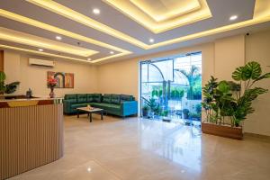 Saltstayz Premier Noida Sector 135 Expressway