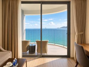 Panorama Premium Condotel with Sea & City view by San Ocean