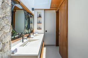Villa Paraiso - Chic 2BR Escape Near the Beach