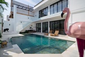 2BR Modern Luxury Villa with Pool 400m to Beach