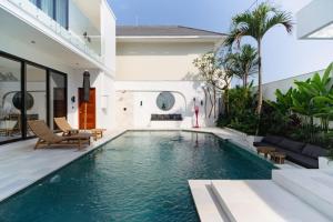 2BR Modern Luxury Villa with Pool 400m to Beach