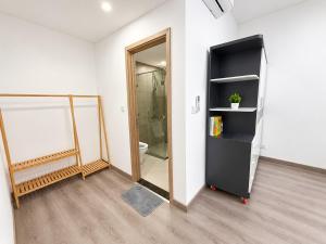 Căn Hộ 2 Phòng Ngủ Hiện Đại Góc Sân Vườn Celadon