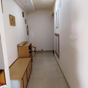 spacious 2BR 2 bath, parking, AC, OMR main rd