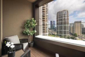 Sky Park Elegant Living - Balcony & City Views