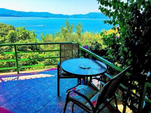Apartment SeaSide mit Blick auf das Wasser by Interhome