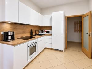 Spacious 2-Bedroom Apartment in City Center 80 m
