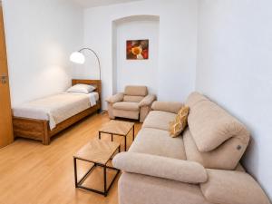 Spacious 2-Bedroom Apartment in City Center 80 m
