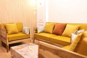 ZORBA Farmstay a Luxury Retreat with Lush Gardens