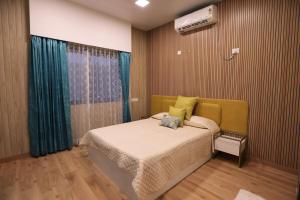 ZORBA Farmstay a Luxury Retreat with Lush Gardens