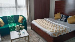 Cozy Nest in the City with Netflix and Free Parking