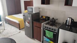 Cozy Nest in the City with Netflix and Free Parking
