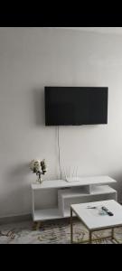 Cozy Nest in the City with Netflix and Free Parking