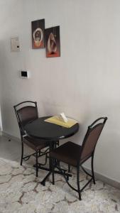 Cozy Nest in the City with Netflix and Free Parking