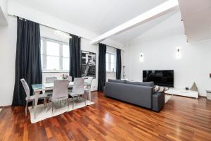 2-story, 3-bedroom Penthouse, sauna, free parking
