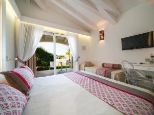 Limone Beach Resort