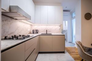 Old Town Design Apartment for 5 - Balcony & AC