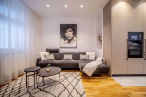 Old Town Design Apartment for 5 - Balcony & AC