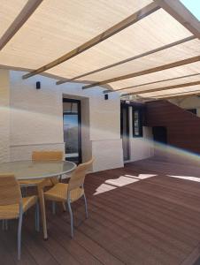 Sarantis House