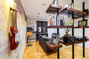 Your Stylish City Retreat - 1BR Apartment with Parking