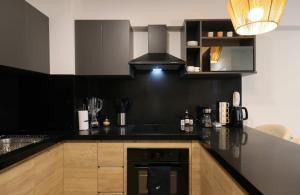 Modern 2BR with Balcony in Prime Miraflores