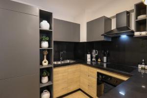 Modern 2BR with Balcony in Prime Miraflores