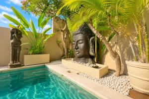 3BR Pool Villa Berawa 200m to Beach Finns