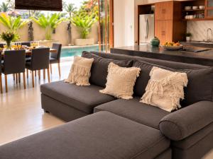 3BR Pool Villa Berawa 200m to Beach Finns